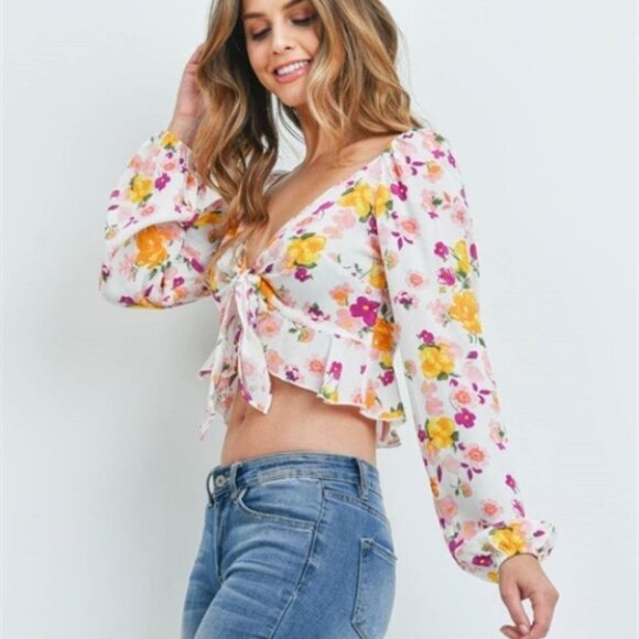 Romance is in the Air Floral Crop Top - Picture 4 of 7